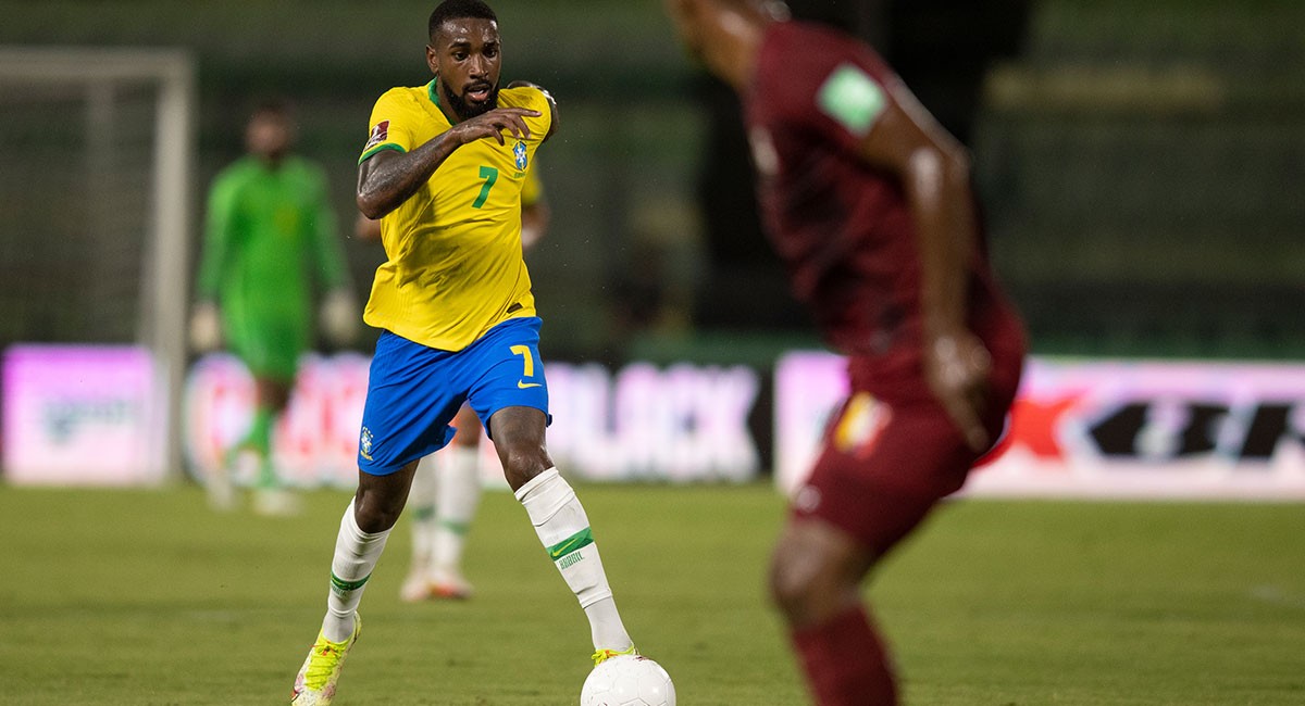 Brasil sufre, escucha 'olé' de los aficionados de Venezuela, pero logra remontar con gol de Gabigol para mantenerse al 100% en la eliminatoria