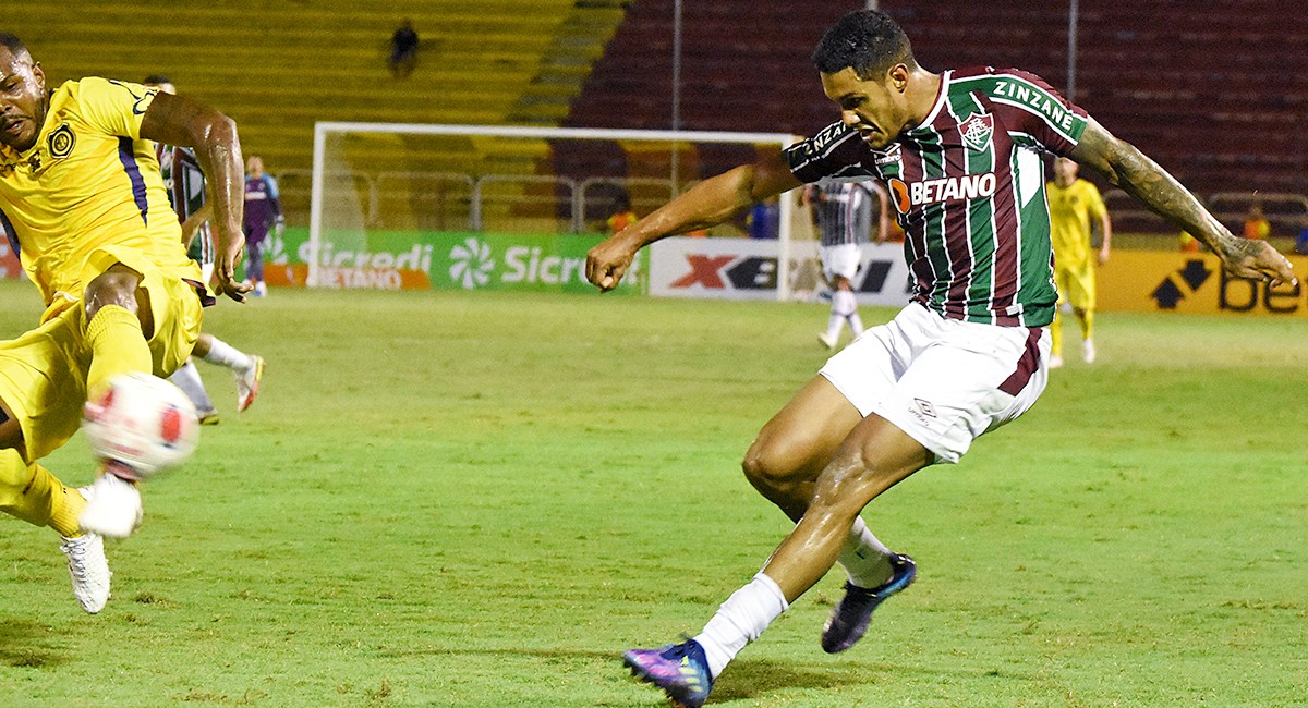 Fluminense se sobrepone al mal comienzo y vence a Madureira con gol relámpago de Arias