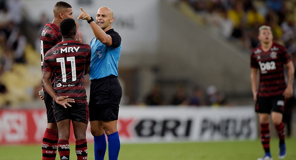 Flamengo bate o Vasco e aumenta invencibilidade contra rival